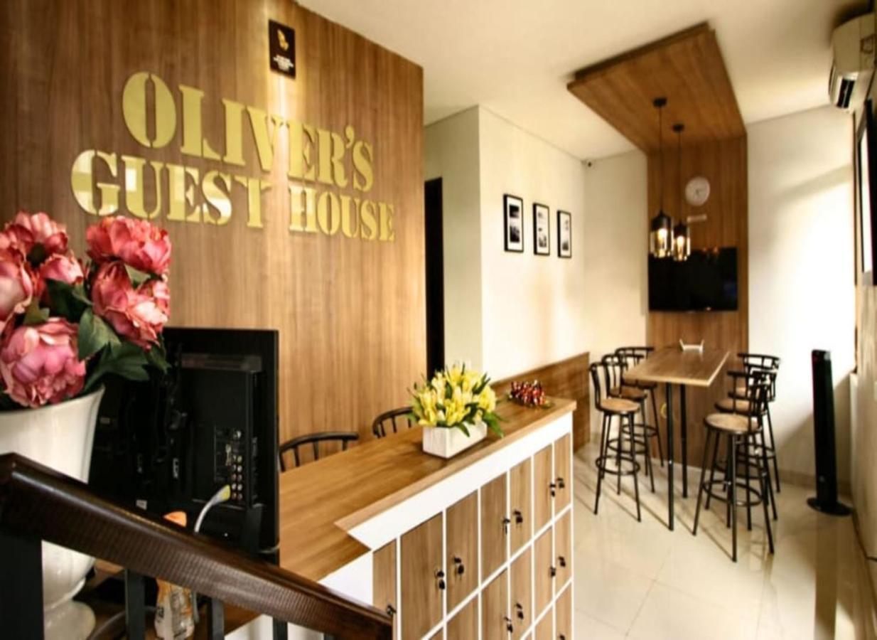 Oliver'S Guest House Тангеранг Экстерьер фото